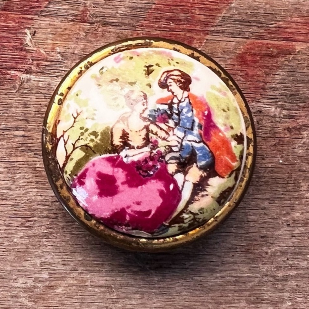 Limoges Fragonard Courting Couple Pill Box